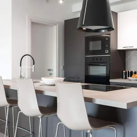 Offshore Modern In Paceville * San Ġiljan